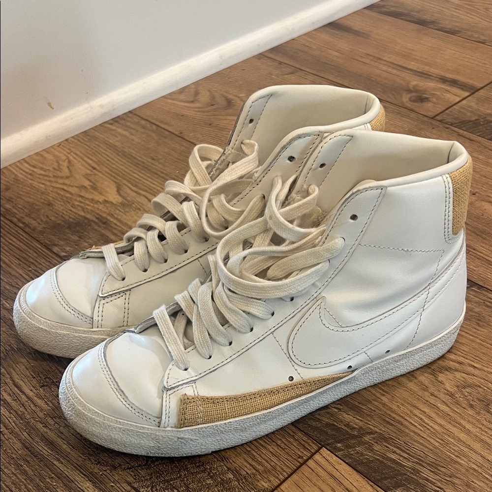 Women's rare Nike Blazer